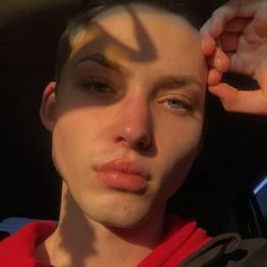 Meet your Posher, Casey